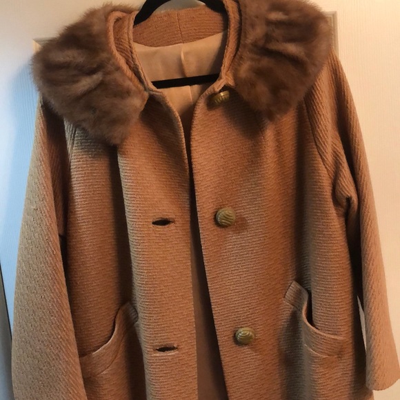 Vintage wool coat with fur collar - Picture 2 of 8